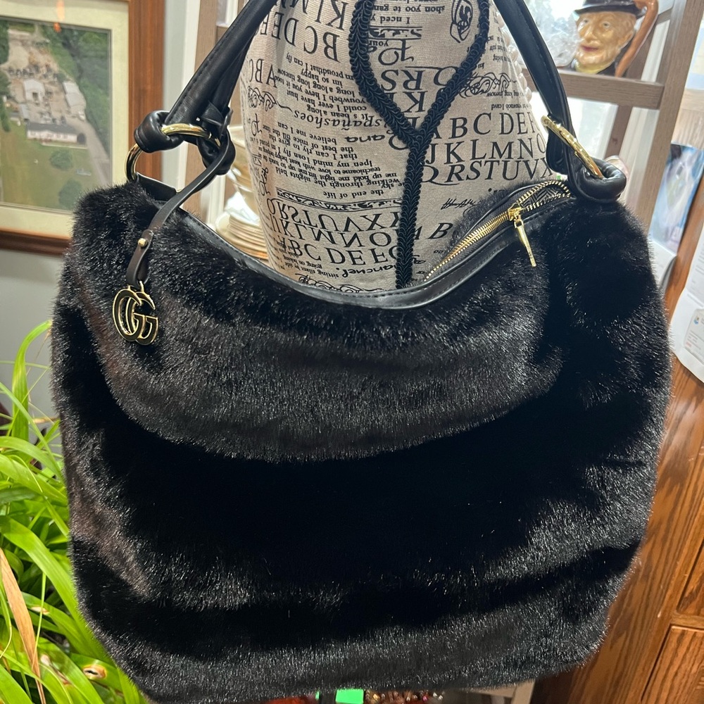 Elegant Black Fur Hobo Bag‎